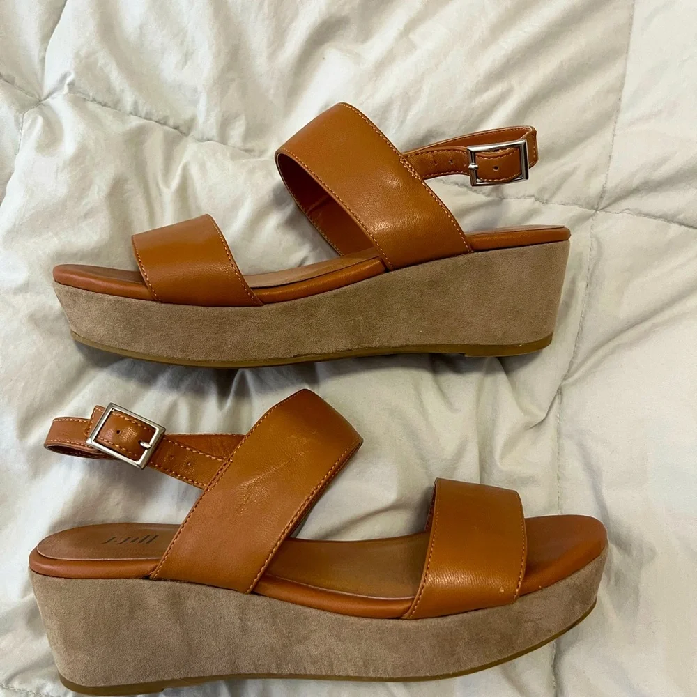 Tan flatform/platform sandals